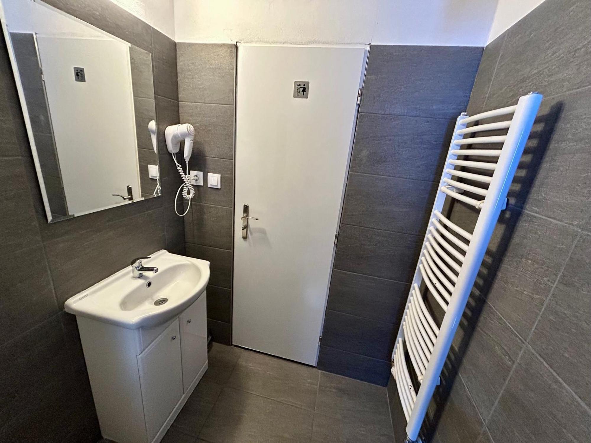 Dvur Stran & Wellness Hotel Karlovy Vary Luaran gambar
