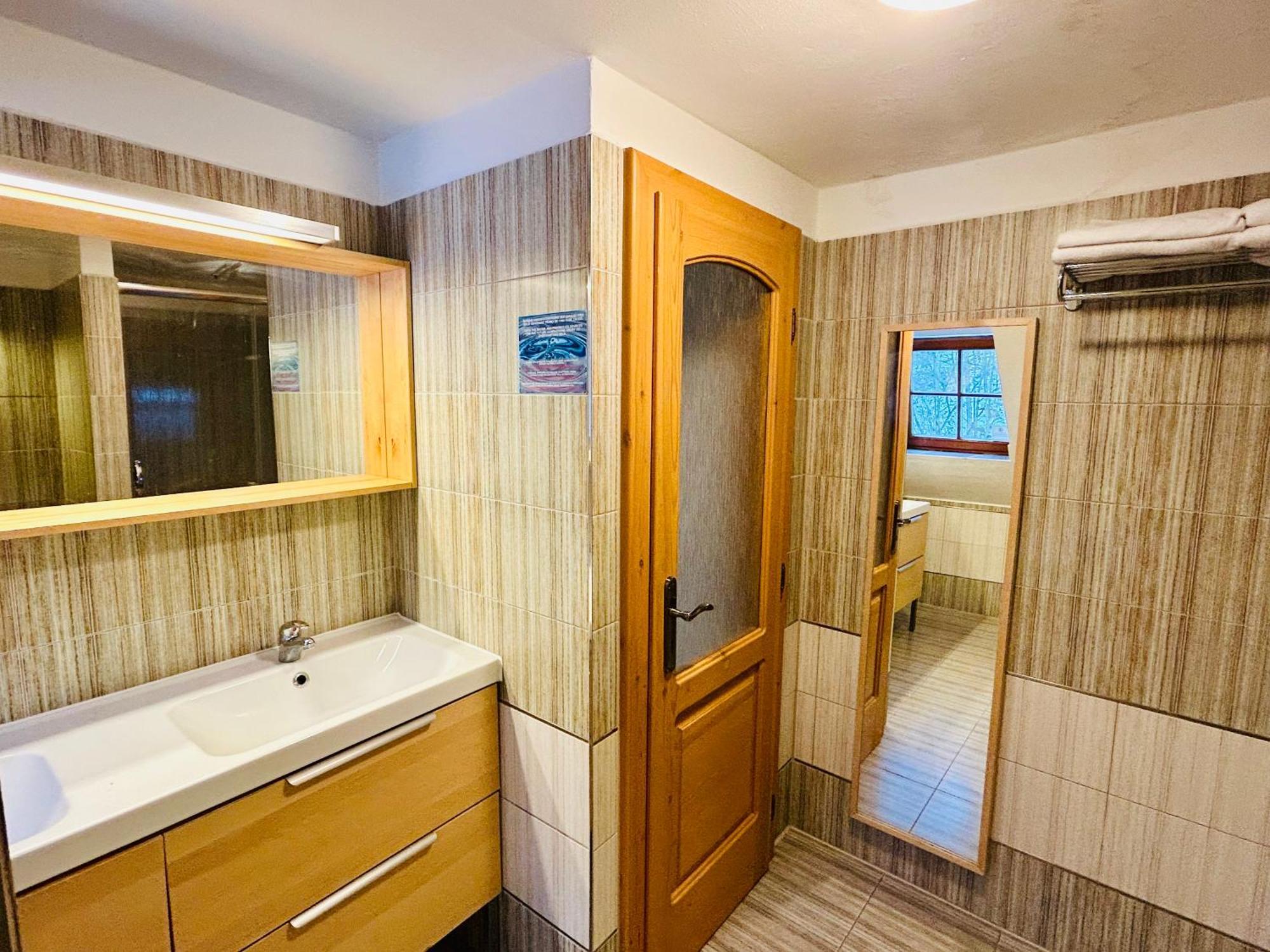 Dvur Stran & Wellness Hotel Karlovy Vary Luaran gambar