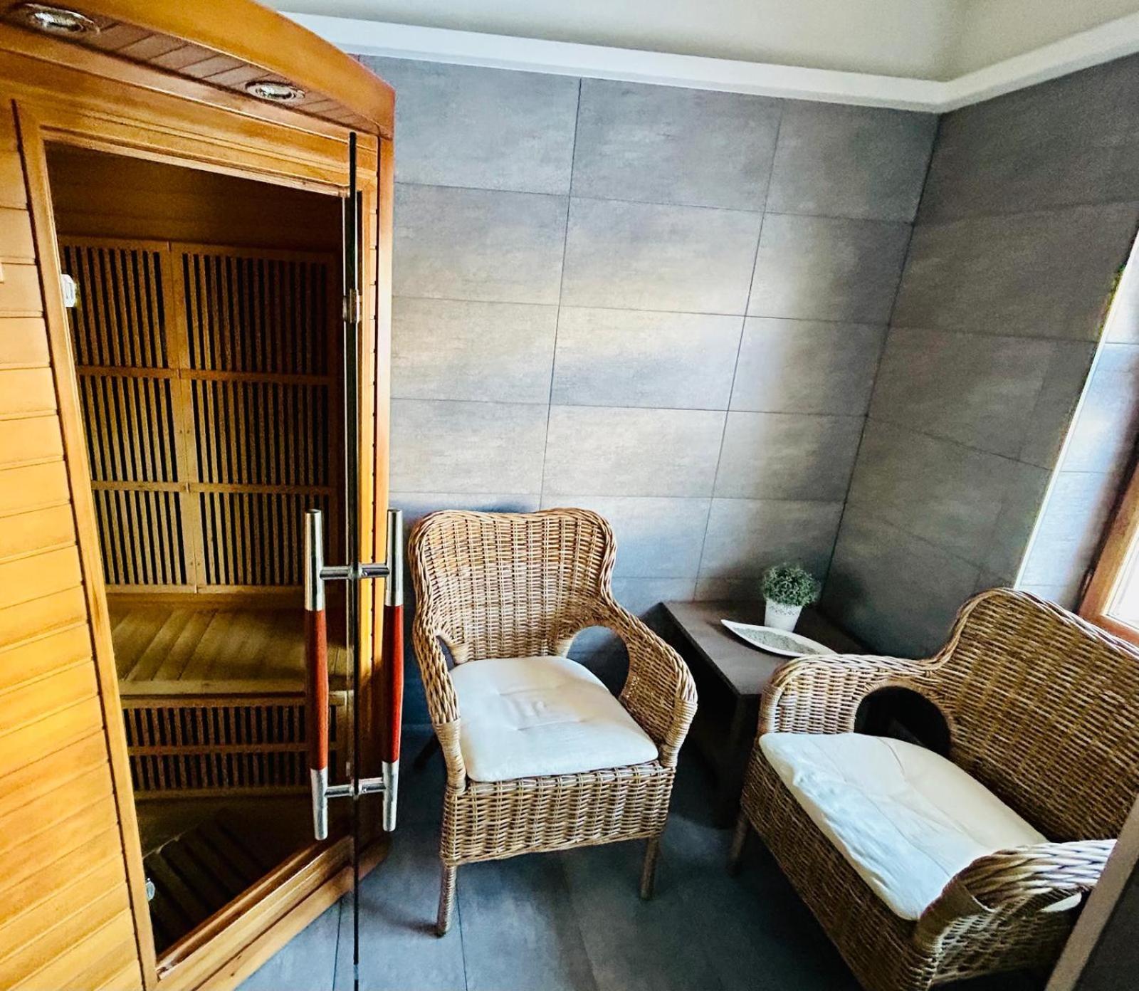 Dvur Stran & Wellness Hotel Karlovy Vary Luaran gambar